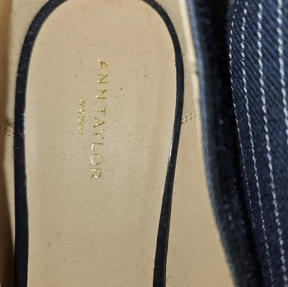 AnnTaylor Navy Pin stripped pointy flats, size 10 - Picture 2 of 5